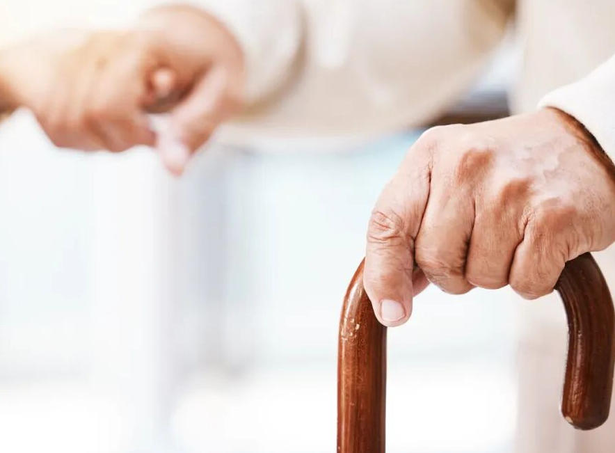 当HIV感染者暮年：长者群体的养老困境与出路